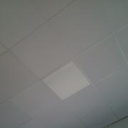 Nouveau faux-plafond avec dalle à LED.