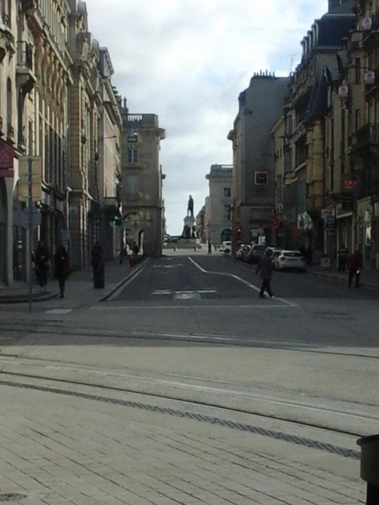 La rue Carnot et la place Royale à Reims